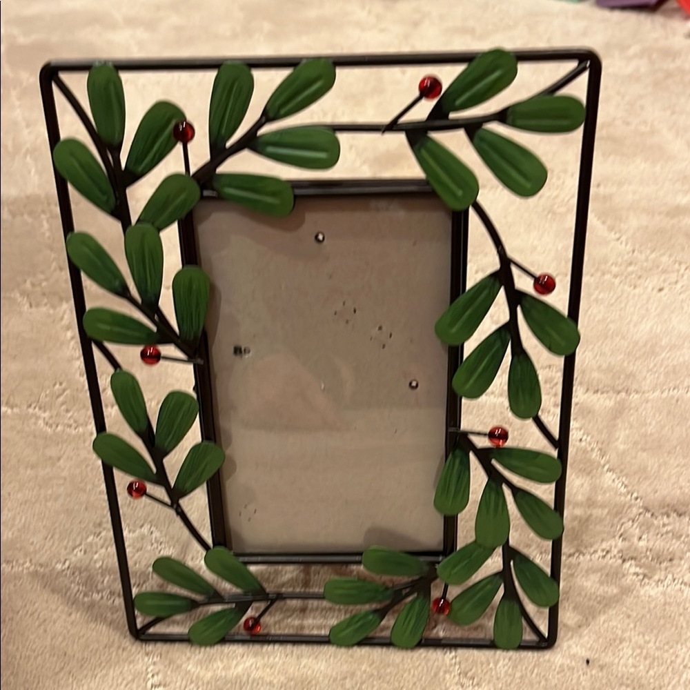 Holiday Holly Green Metal Photo Frame new with box 4x6